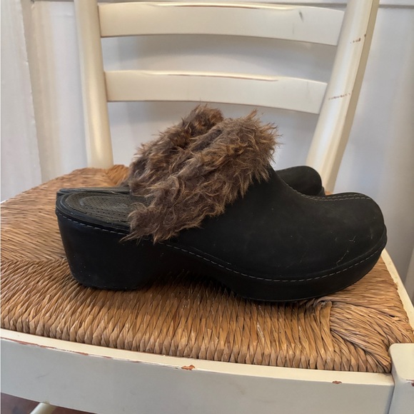 Crocs Cobbler Fuzz Clogs W Size 8, cottagecore, festival, boho - Picture 5 of 5